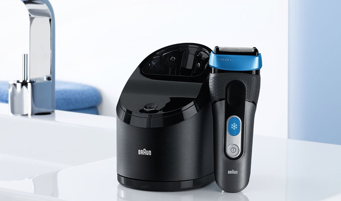 Braun Cooltec shaver clean & charge station